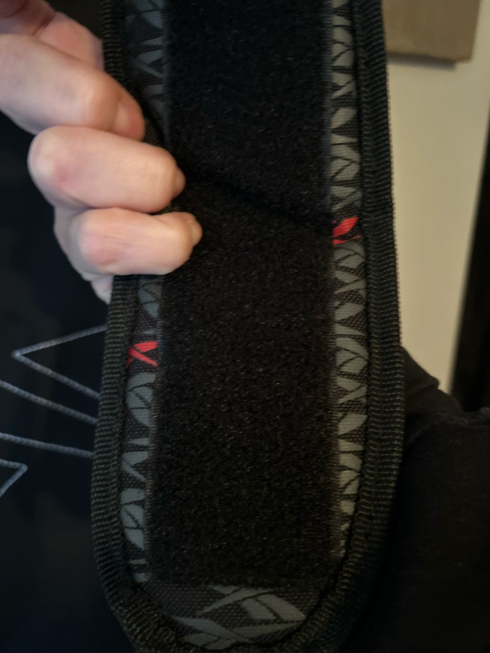 Reebok sling sports bag / like new - Picture 8 of 15